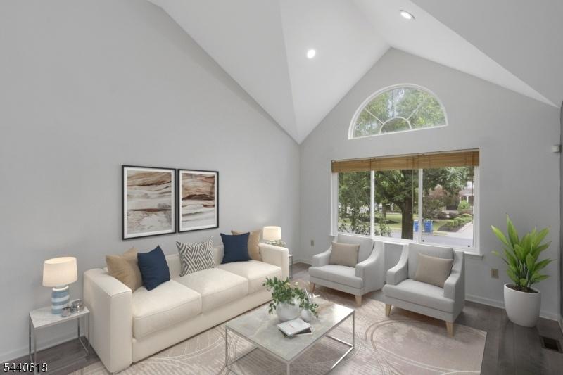 GRAND LIVING ROOM