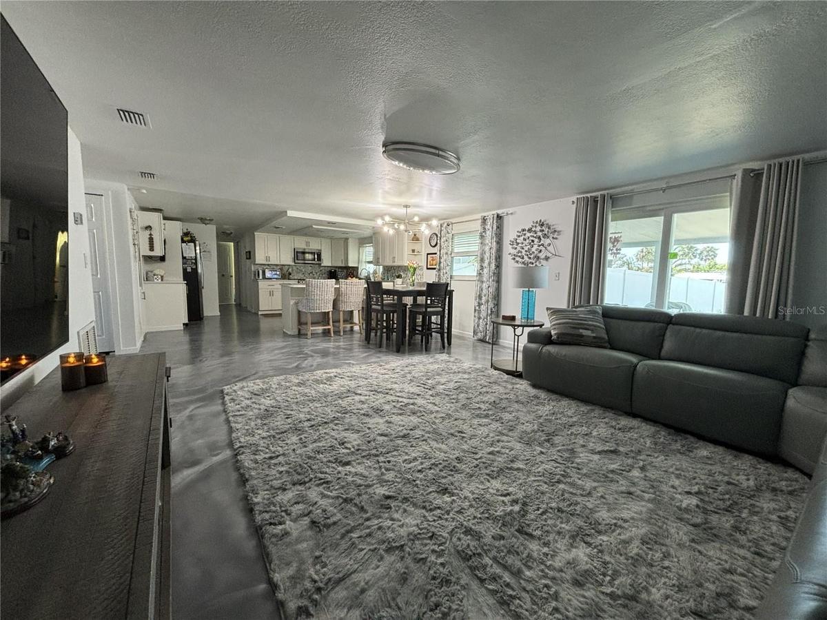 OPEN FLOOR PLAN LIVING AREA