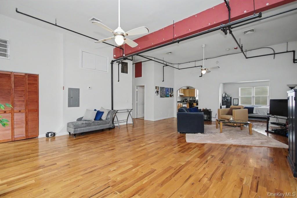 Front loft - hardwood floors