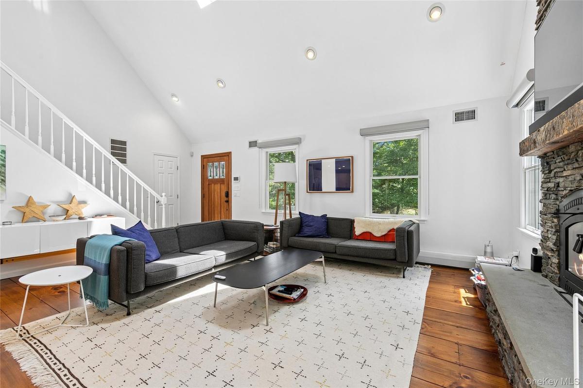 Living area with vaulted ceiling and recessed lighting