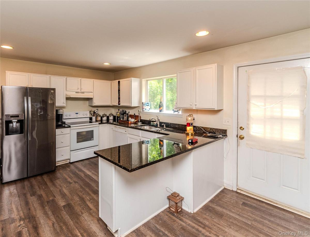 unit 2 kitchen and eating countertop