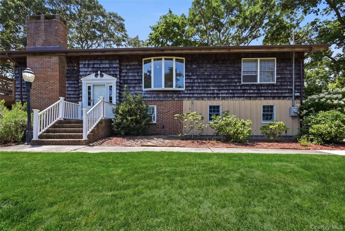 Beautiful Waterfront home!