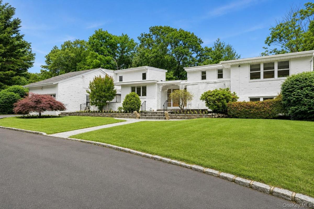 Welcome to 39 Upper Drive, Huntington Bay