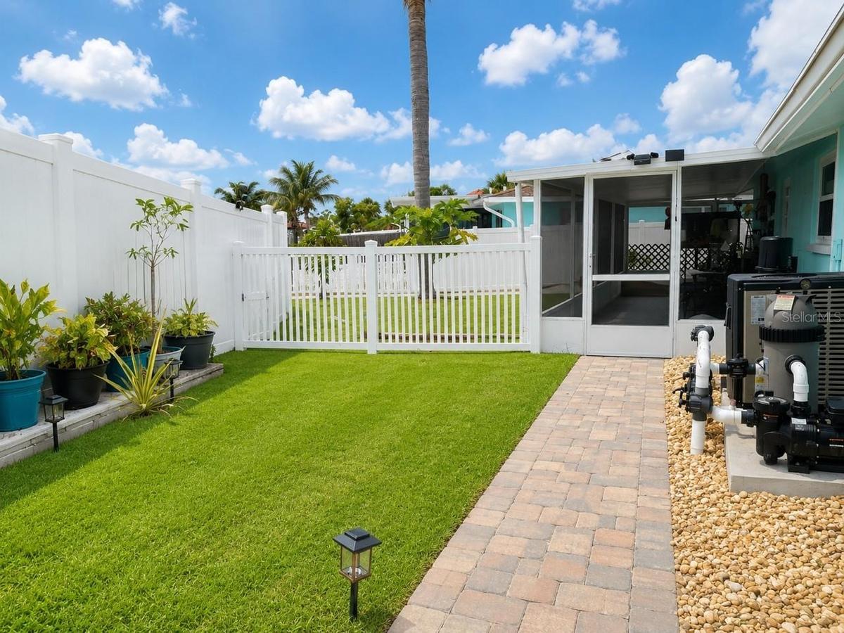 SIDE YARD