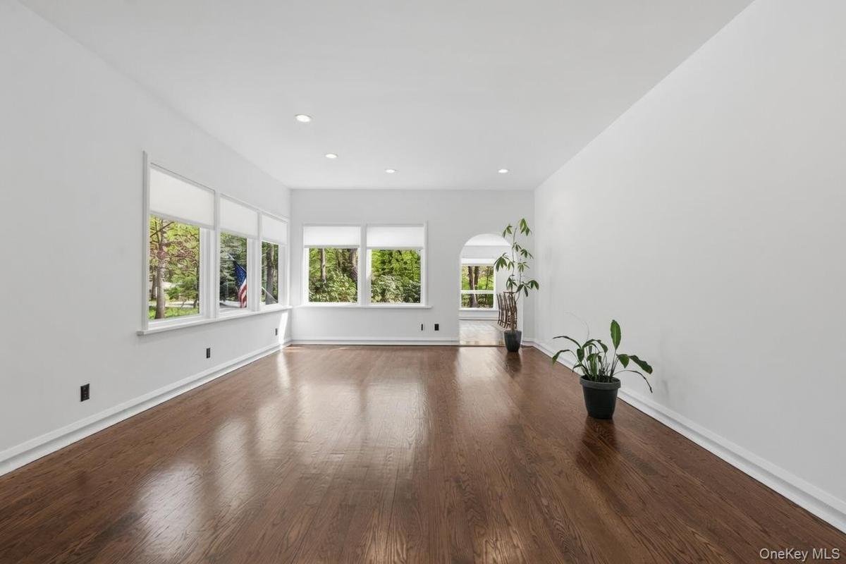 Living Room with fireplace