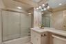 Full bath ensuite w/ BR2