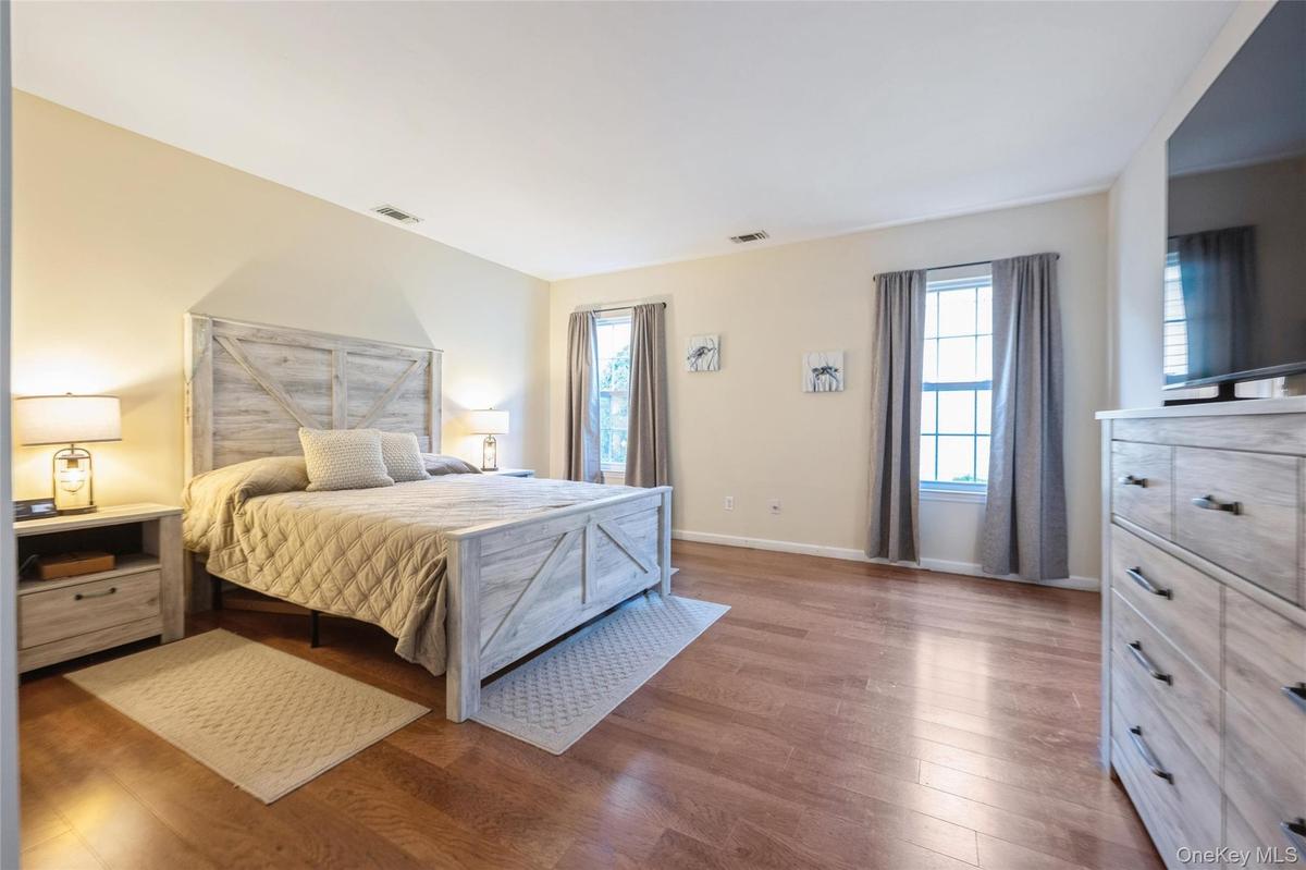Pleny of room...Plenty of natural light!