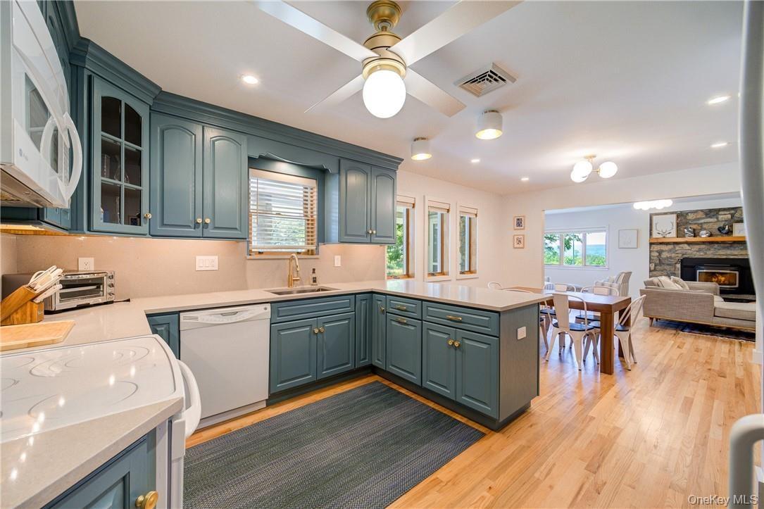 Spacious kitchen layout that flows open to the living room offers a wonderful setting for entertaining!