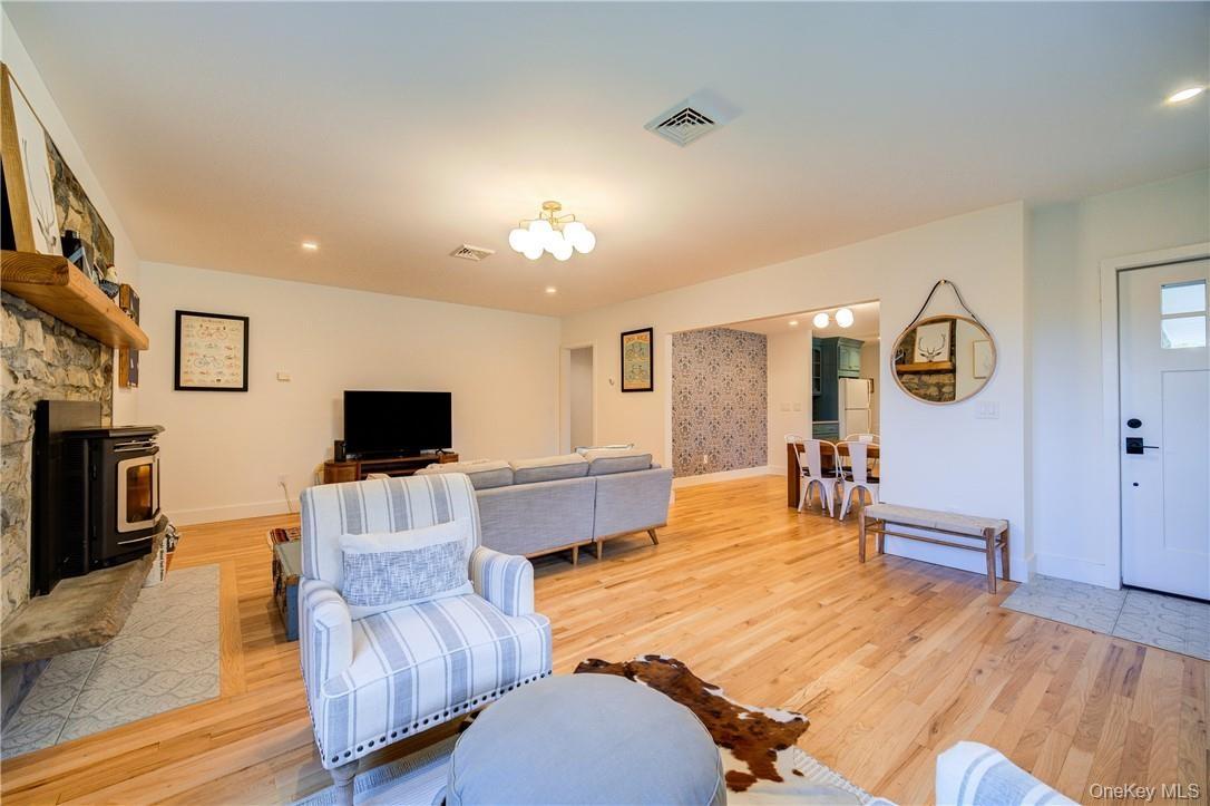 The living room has a nice flow to the bedroom/bathroom corridor or into the kitchen.