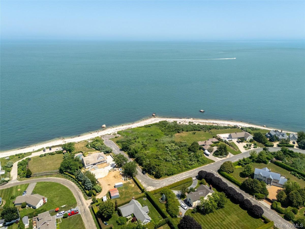 An extraordinary canvas for your waterfront vision.