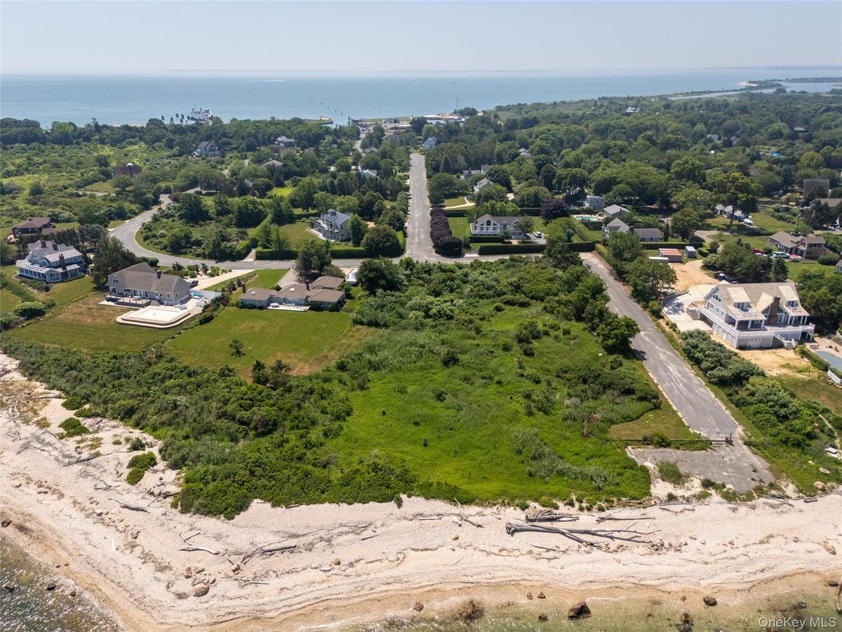 Beach Front and Town views.  Direct access to sandy beach.