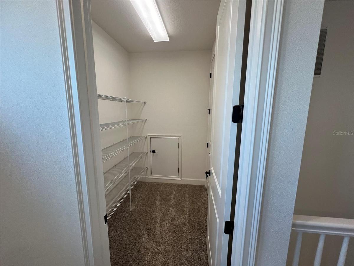 Master Closet -1