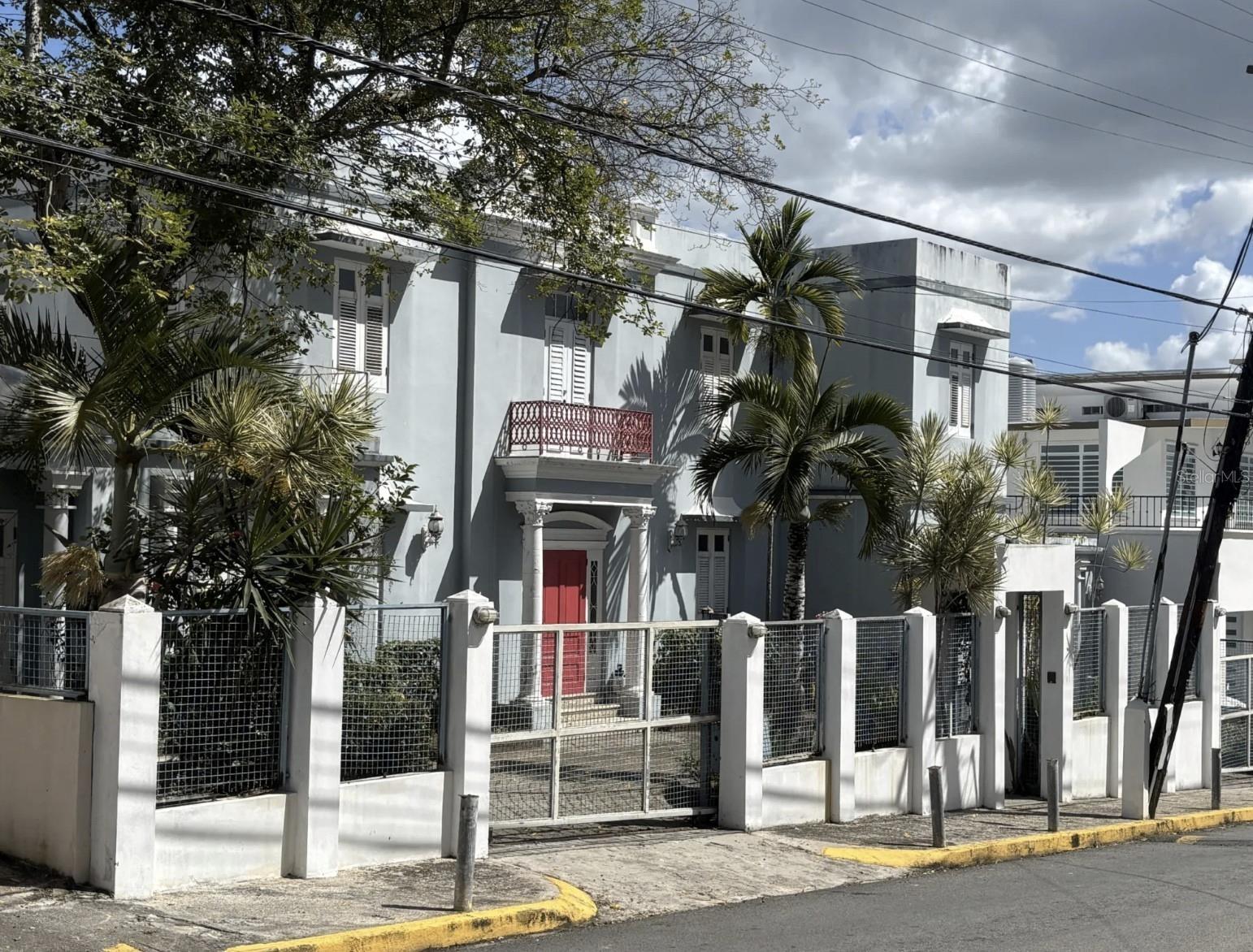 Tropical elegance in the Santurce Arts District of San Juan.