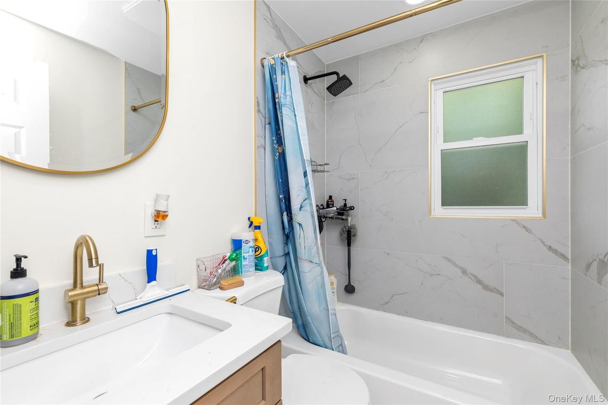 1st Floor Bathroom
