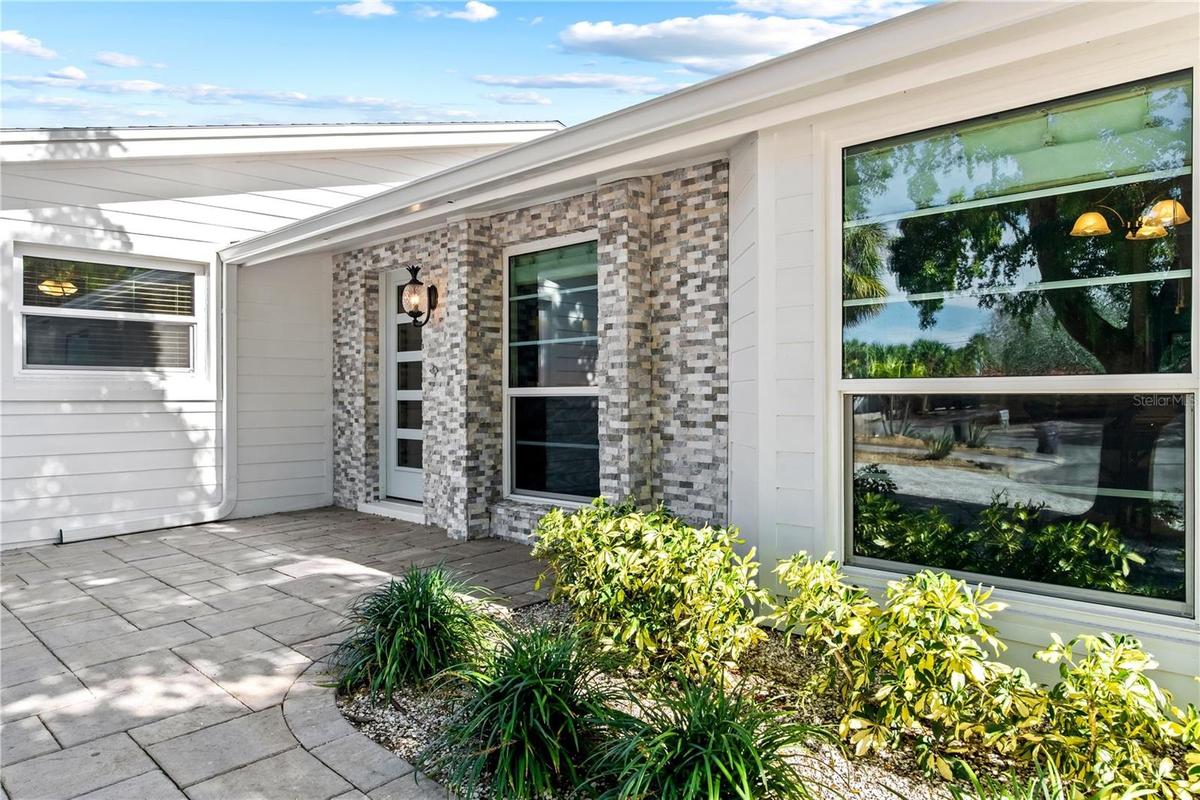Stone accents and hardiplank siding