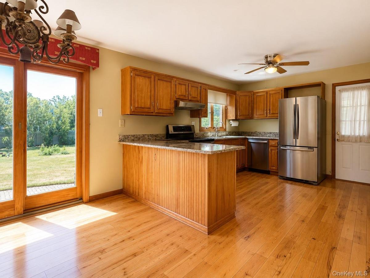 Kitchen & Dining Area