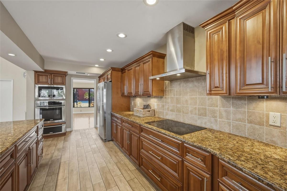 GOURMET KITCHEN