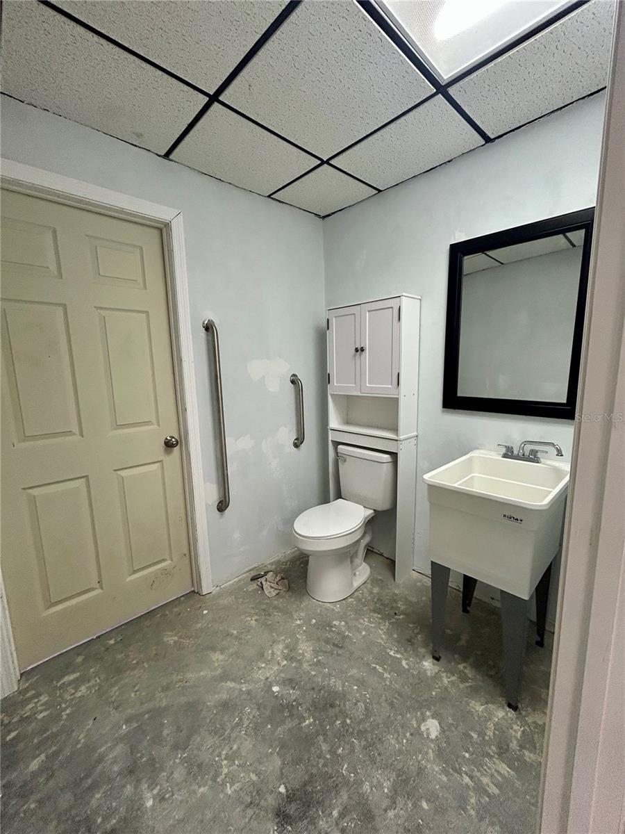 Bathroom (needs paint)