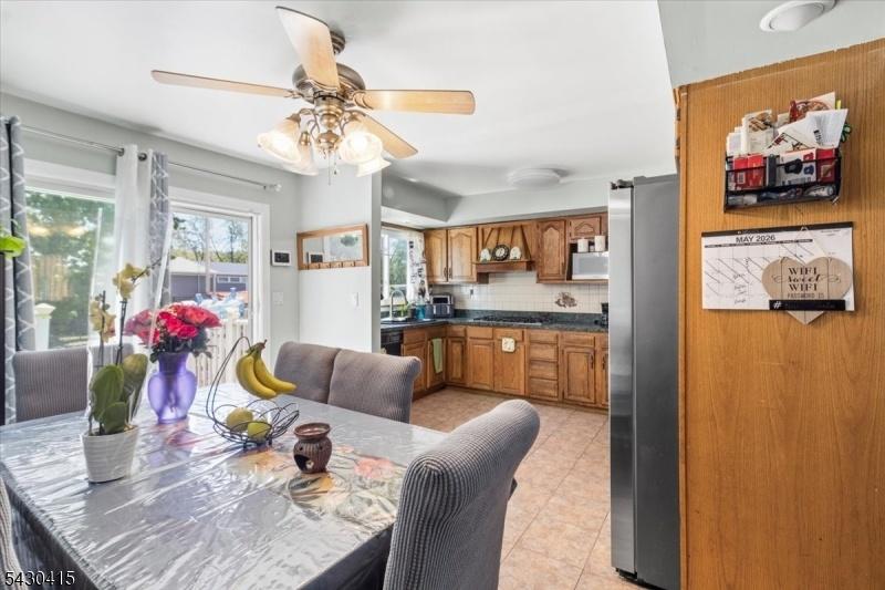 Dining Area & Kitchen