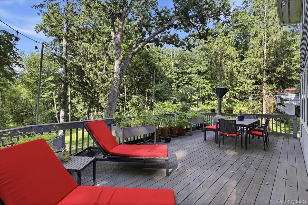Deck off of family room and kitchen.