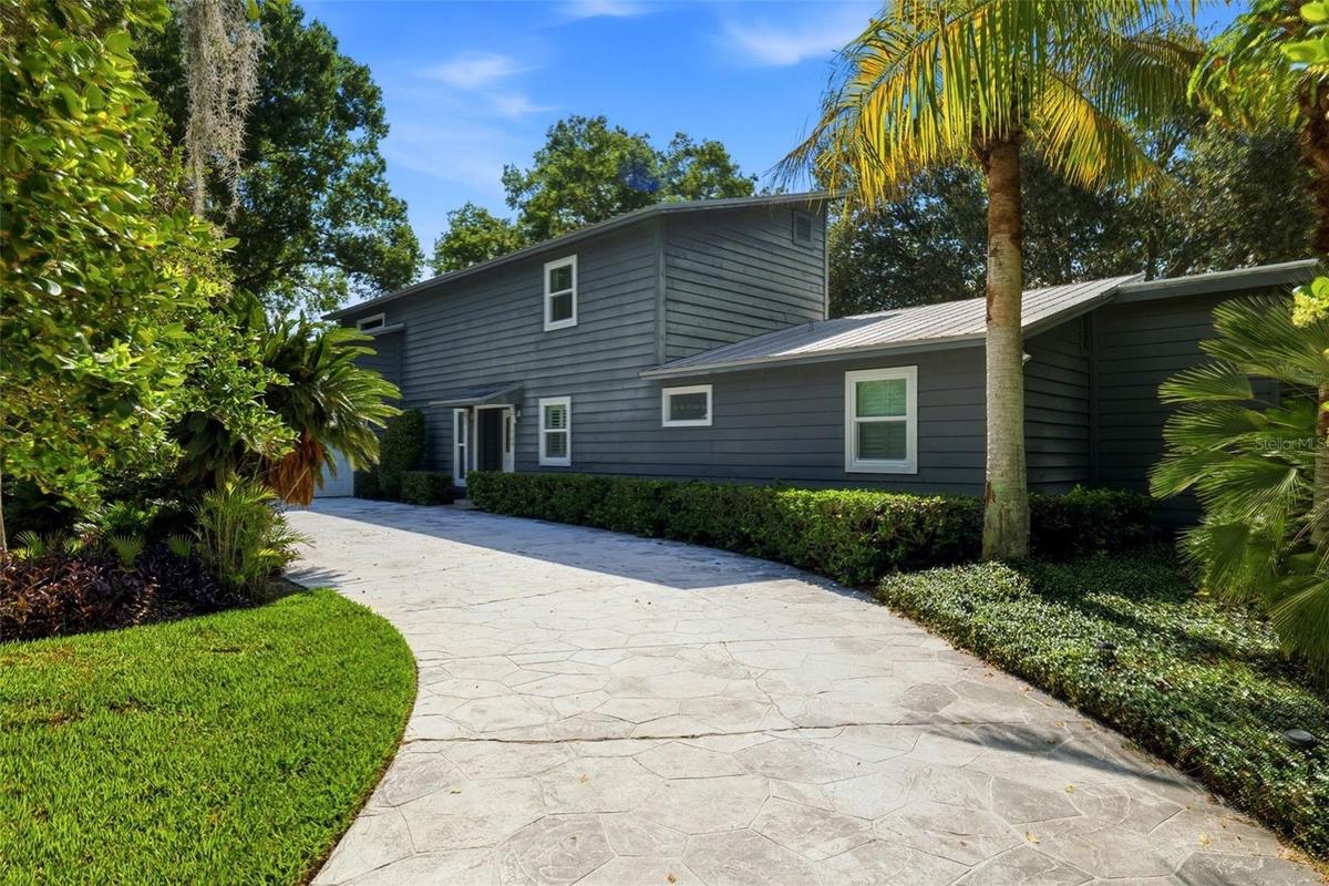 Circular driveway
