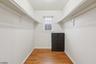 Walk-in-closet