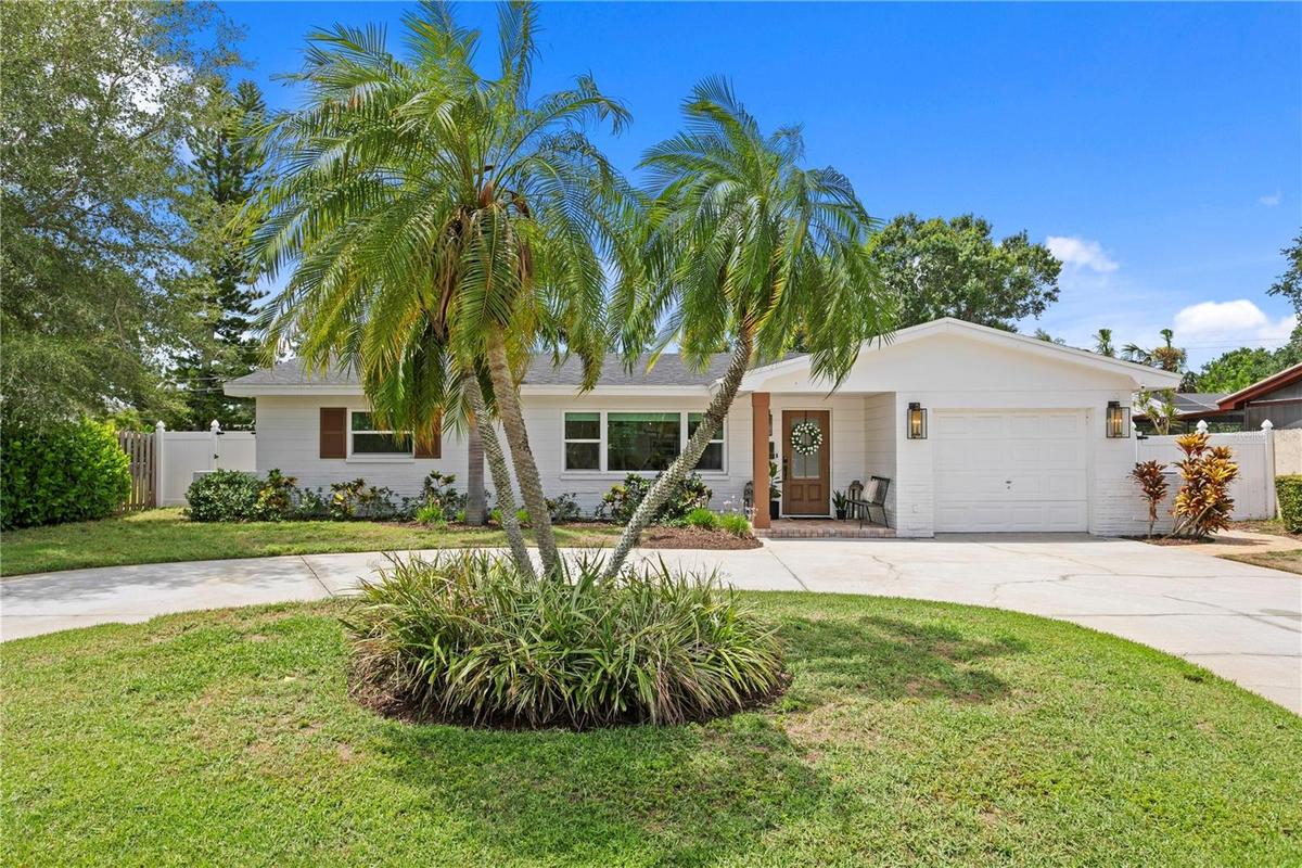 Welcome to 154 45th Ave NE in the heart of Northeast St.Petersburg!