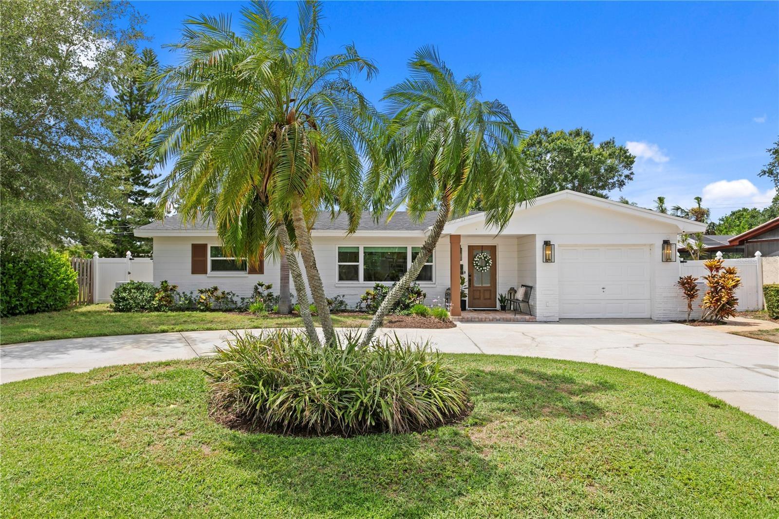 Welcome to 154 45th Ave NE in the heart of Northeast St.Petersburg!