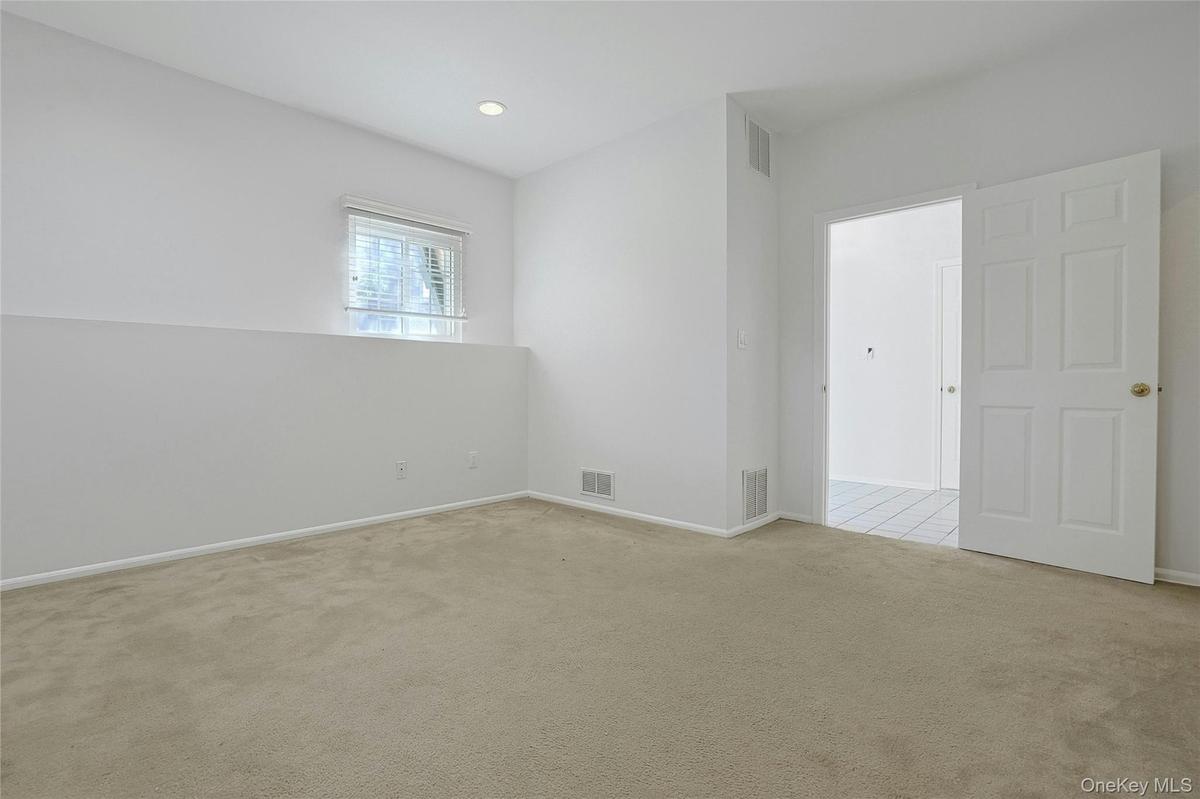 Flex Lower Level Suite with full bath, closet/laundry room. Could be 3rd bedroom or guest suite