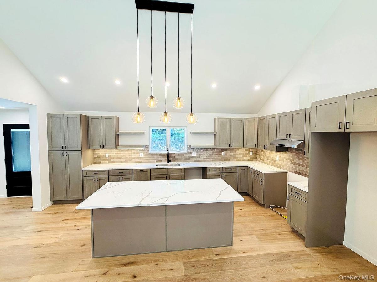 Lots of light, lots of counter + cabinet space.