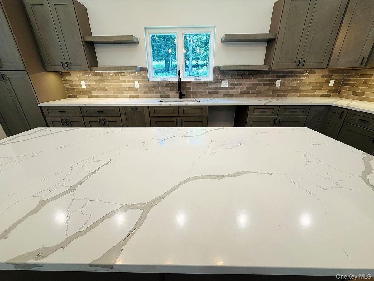Look at that expanse of gorgeous quartz island!
