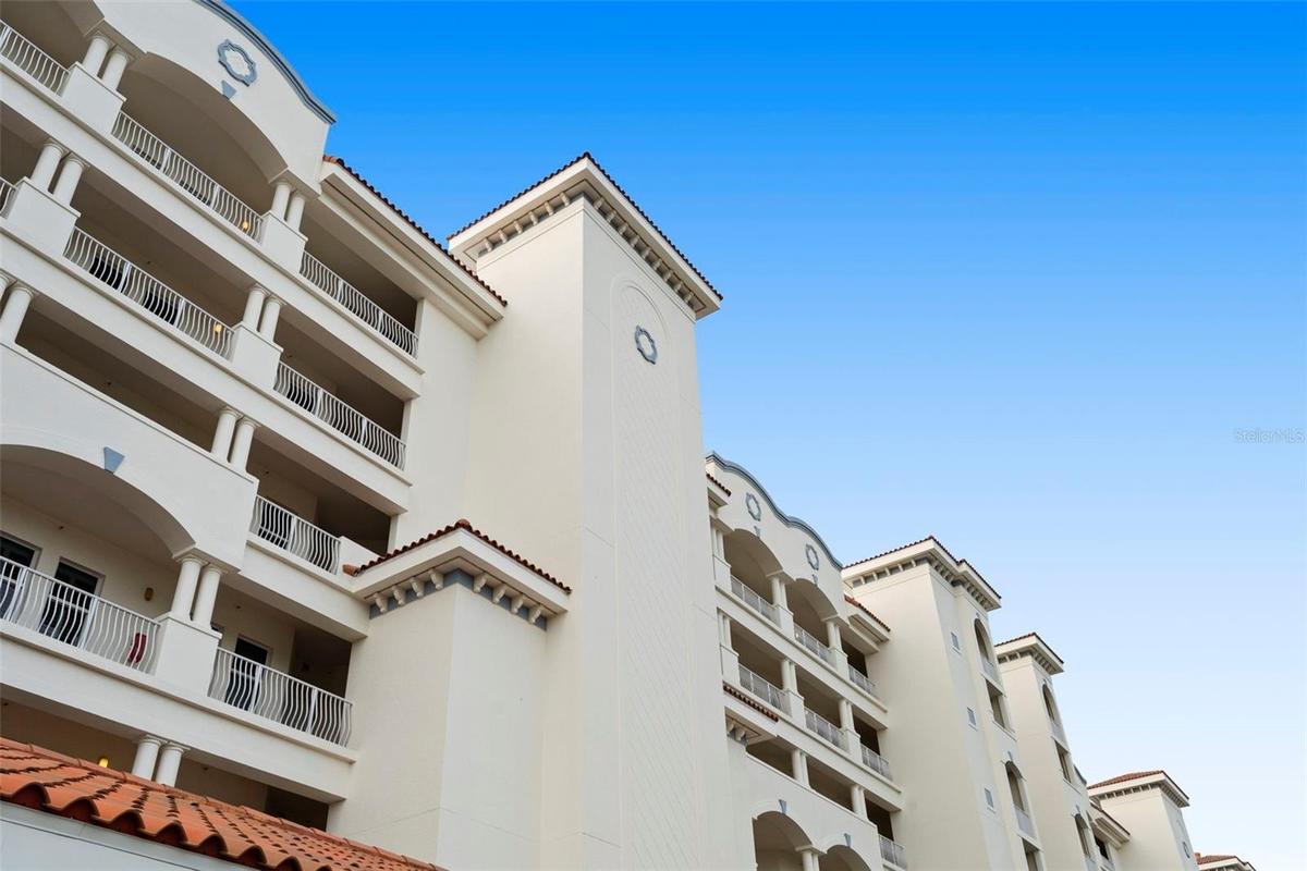 Building #2 (17717 ) 1 of 4 buildings in community which also encompasses single family waterfront homes with great walkable sidewalks and gorgeous la