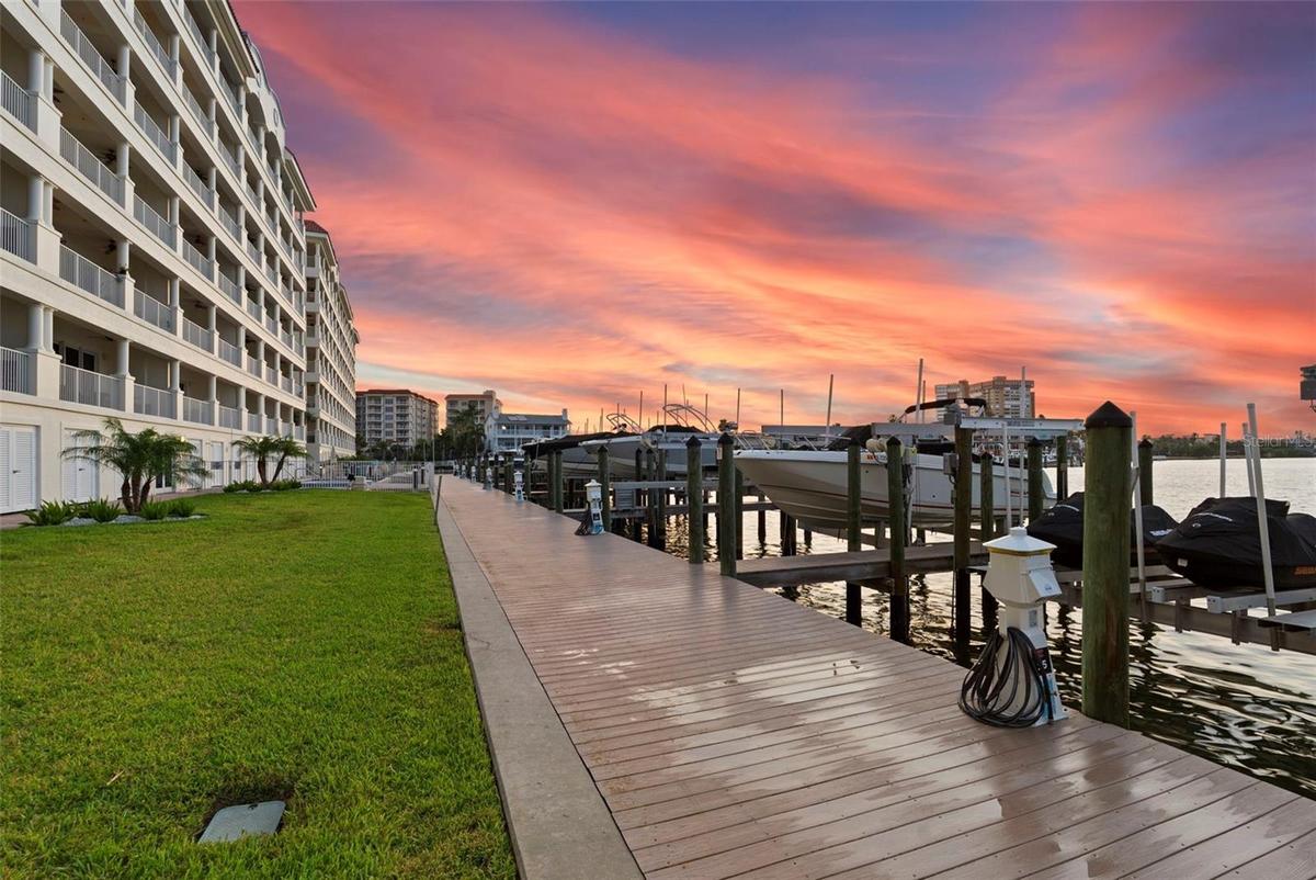 Private Docks, boardwalk , fishing pier, and kayak launch. Boardwalk leads to gate to direct beach access across Gulf Blvd