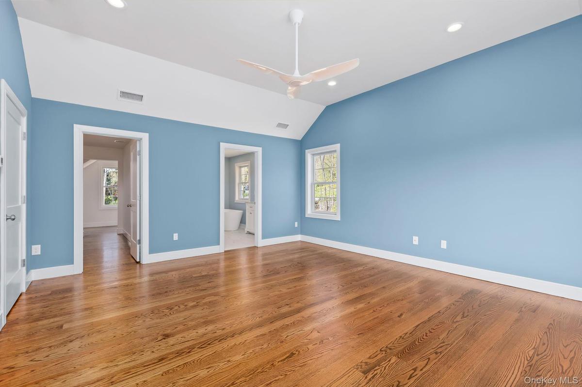 Depicting features of a previously built home featuring walk in closet and ensuite bath. All subject to change.