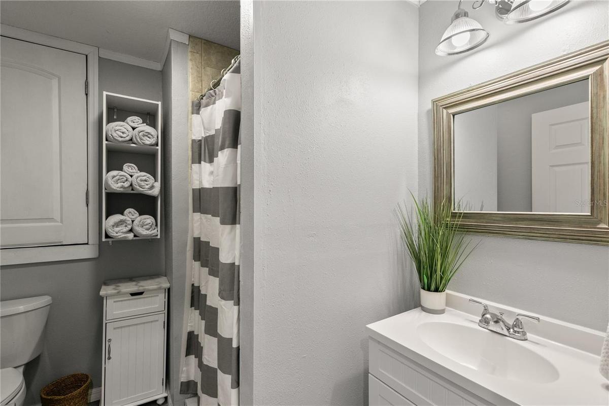 1st Level-MIL Suite/Den Full Bathroom