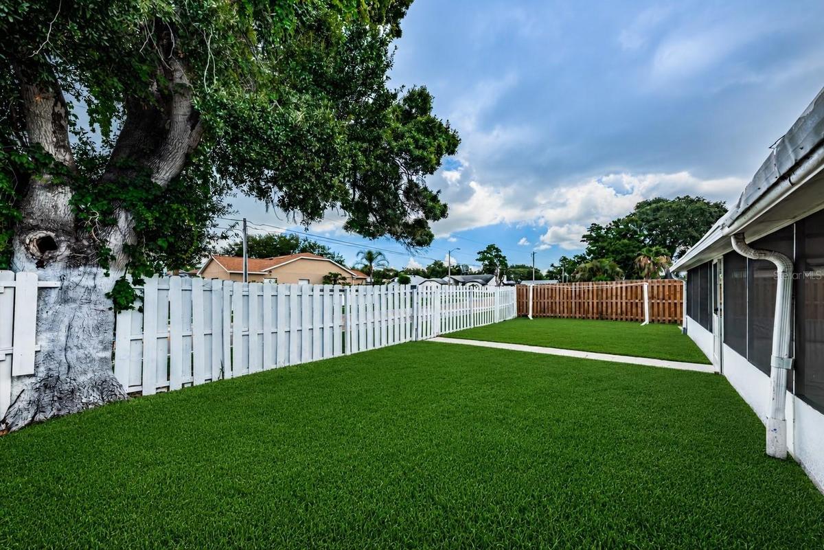 Large back yard - virtually enhanced