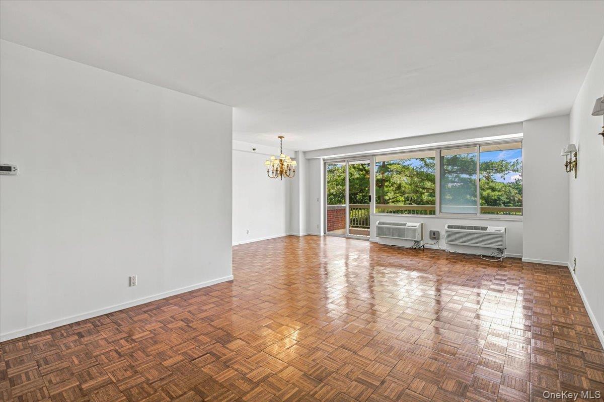 Living Room/Dining Area