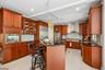 Gourmet Eat-in Kitchen