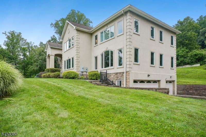 Incredible 6 Bedroom Home