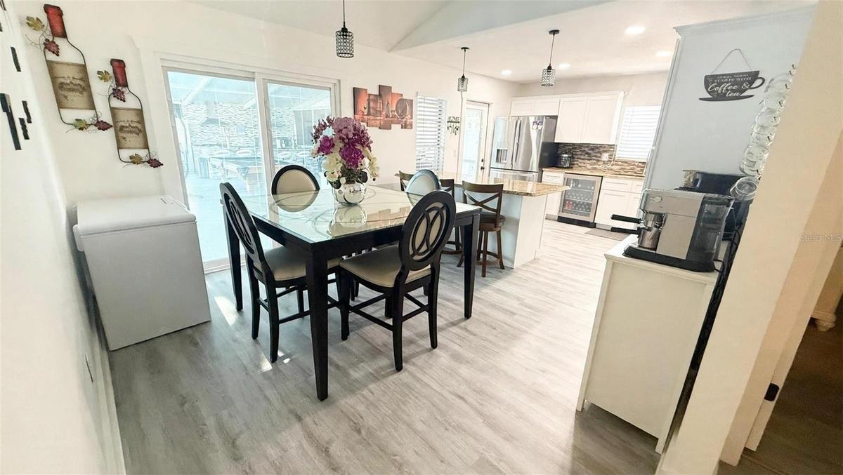 KITCHEN WITH DINNINGROOM