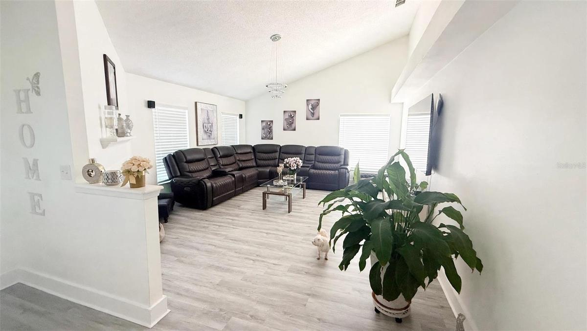 LIVINGROOM
