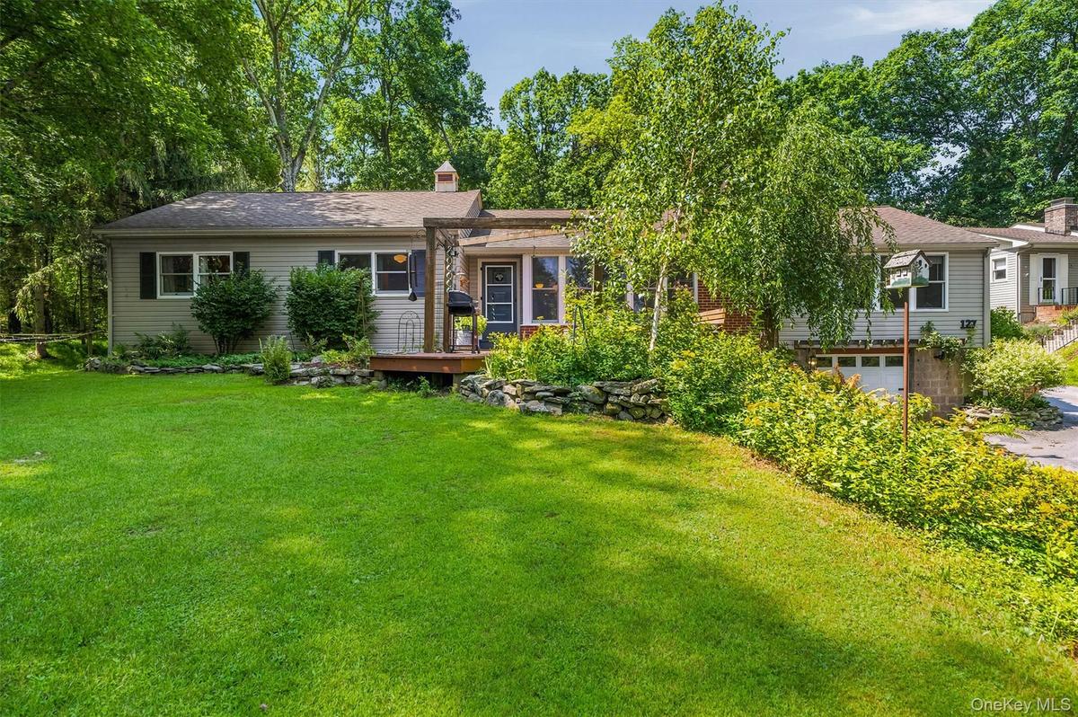 127 Hill Rd Front of Home