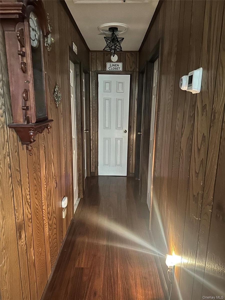 hallway to bedrooms & baths