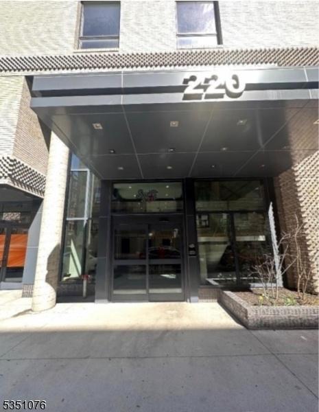 BUILDING 220