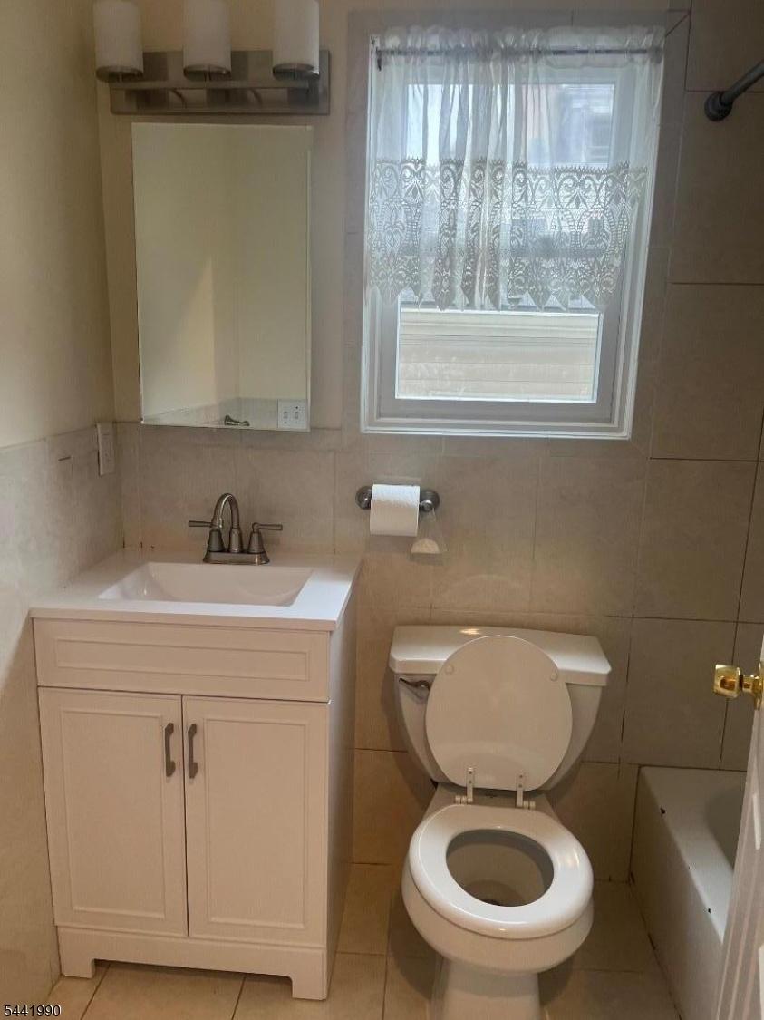 1st fl bathroom #1