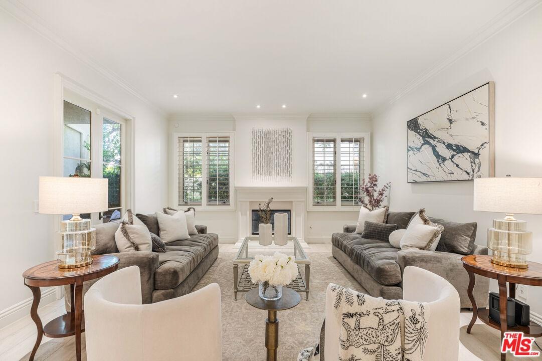Spacious Living Room with Dire