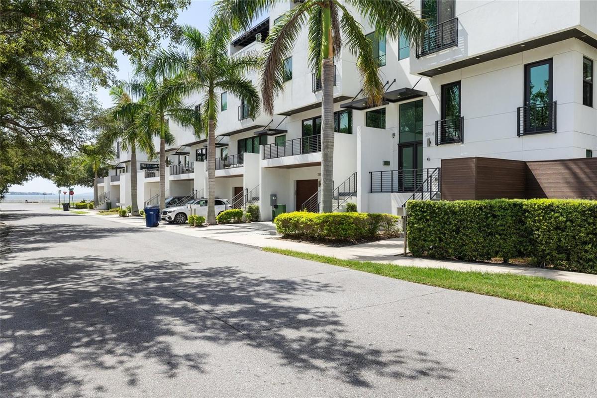 Steps from Bayshore Blvd.!