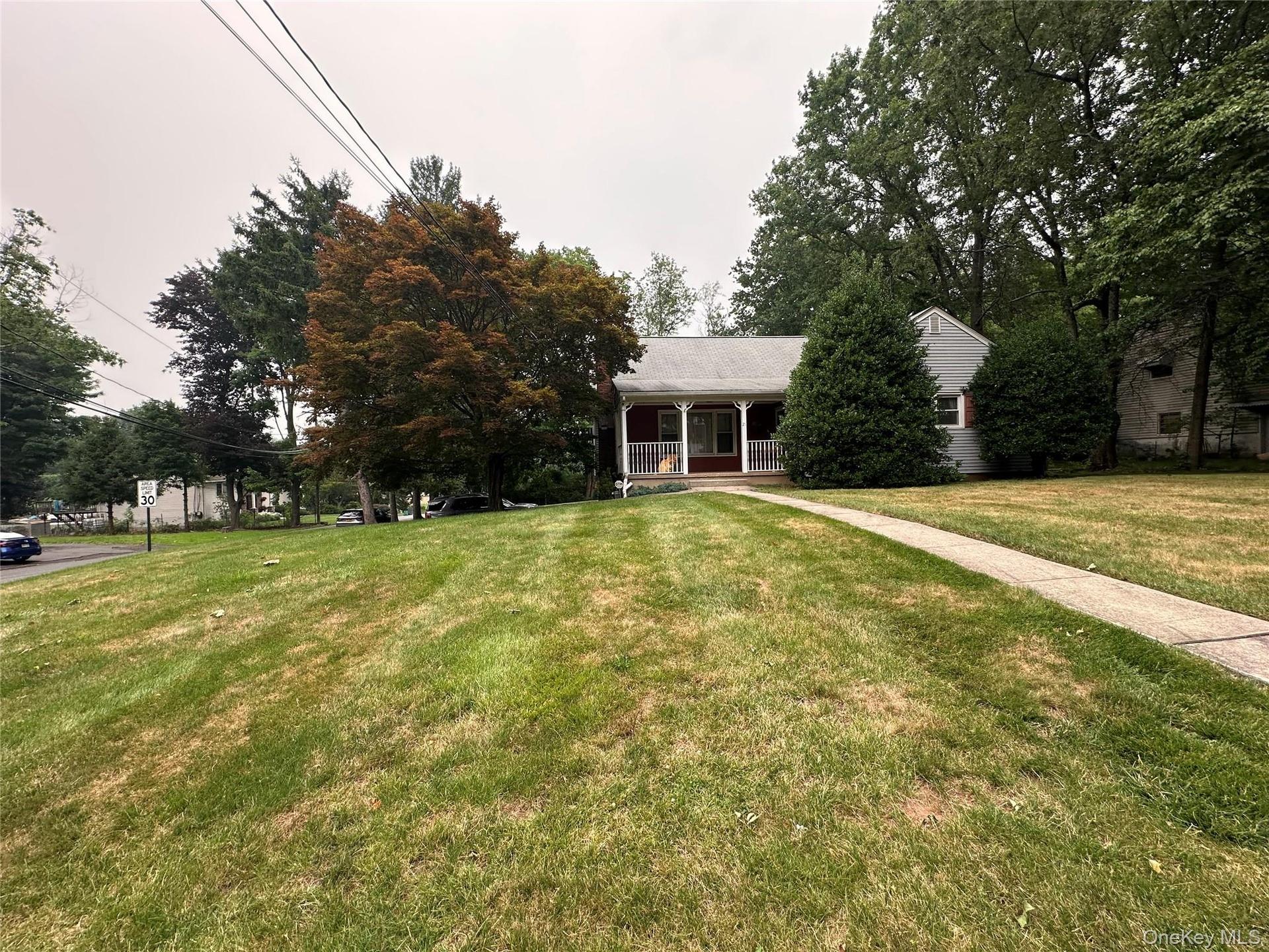 LARGE CORNER LOT,FRONT COVERED PATIO