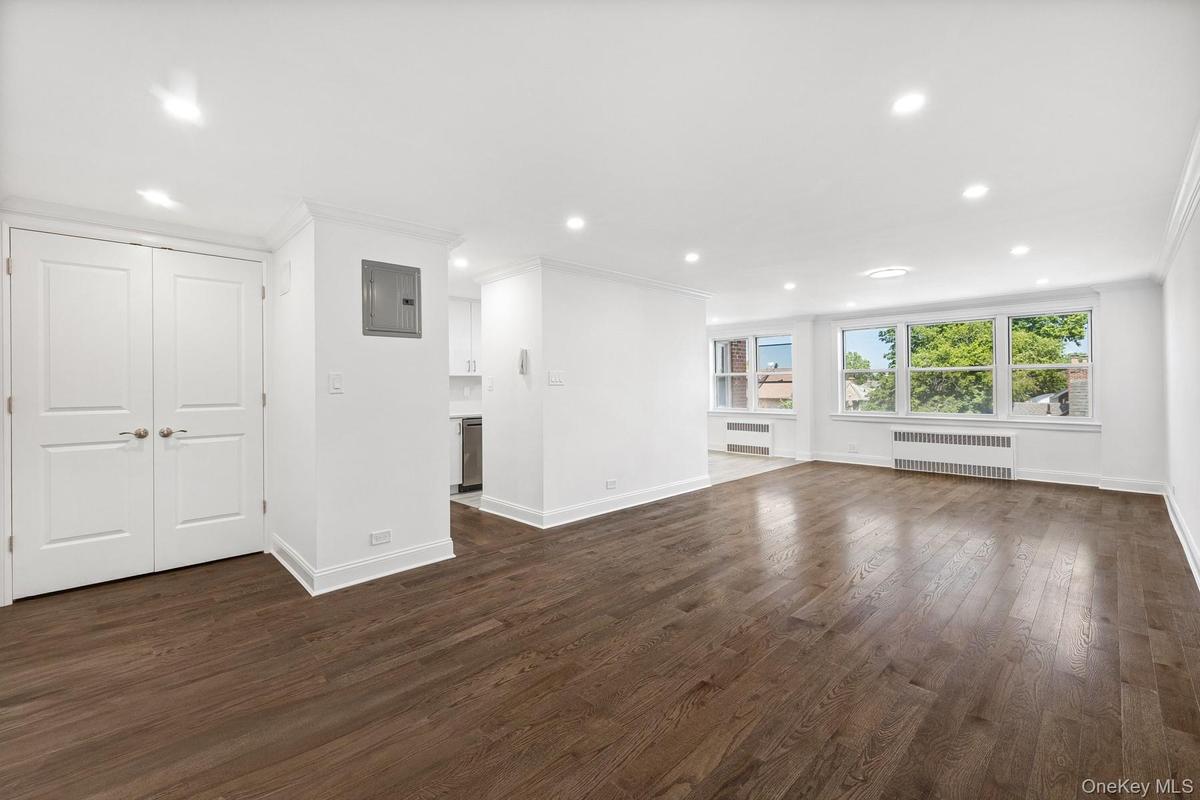 Entrance / Living Room