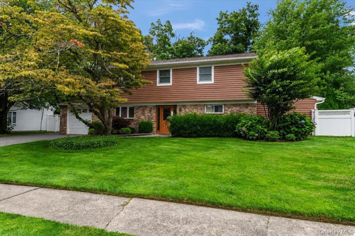 Beautiful Curb Appeal!
